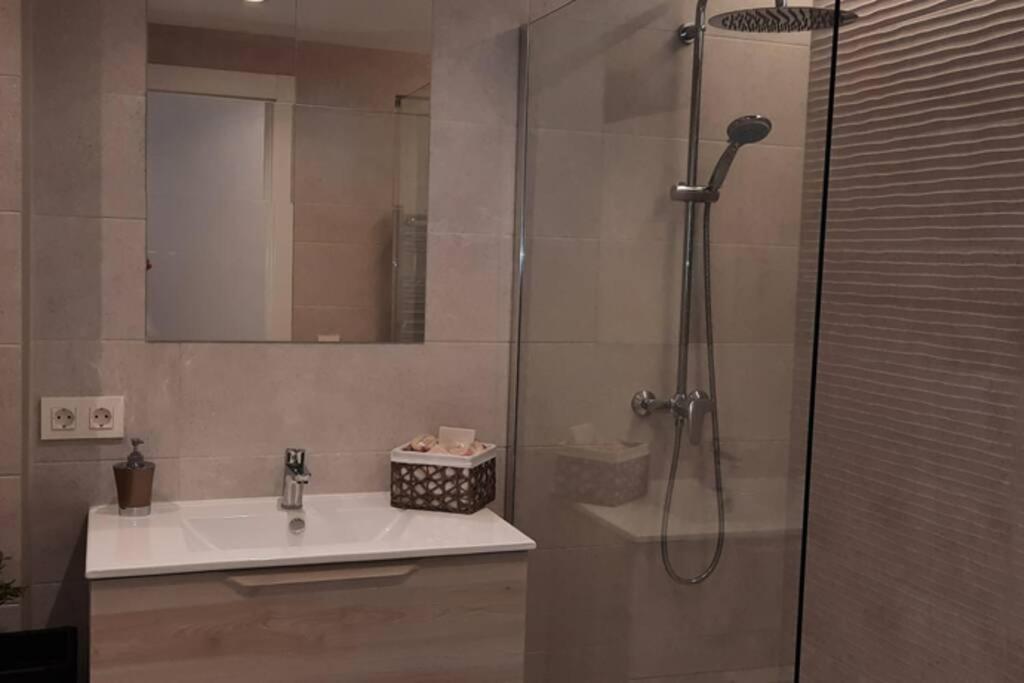 Apartamentos Milan 2 Οβιέδο Εξωτερικό φωτογραφία